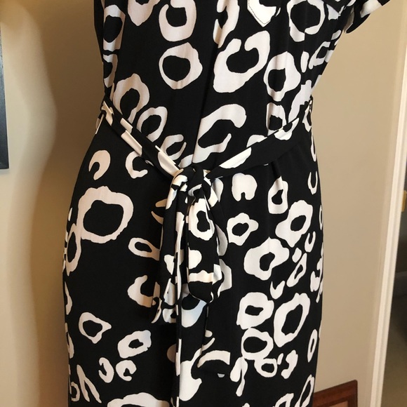 Womans wrap dress. EUC - Picture 4 of 11